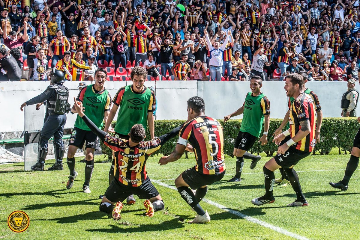 De repente retumba el 📣"LEEEOOONES...", caen los goles, y La Manada vuelve a rugir junta.🙌

#ElFútbolEsDeLaGente 🤝🇧🇪 
¡Nos vemos este #DomingoDeLeones! 🔙🏟️