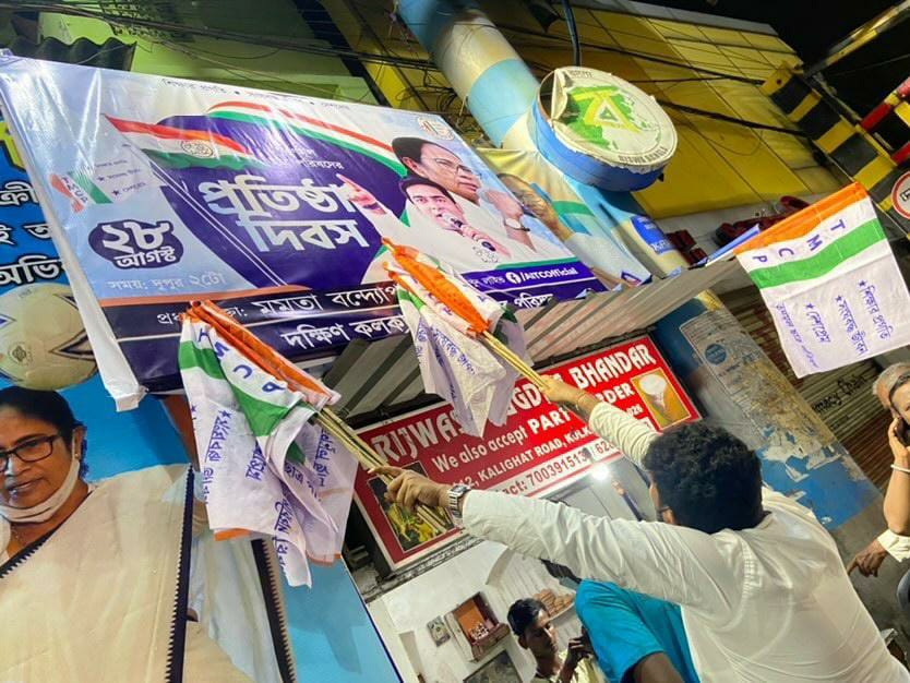 WBTMCPofficial's tweet photo. রাত পোহালেই #TMCPFoundationDay 

কলকাতার রাজপথে আগামীকালের জন্য প্রস্তুতির কিছু মুহূর্ত। 

কি তৃণমূল ছাত্র পরিষদ প্রস্তুত তো?? https://t.co/dKAxF9LxwX
