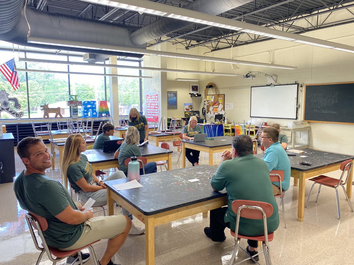 MoBernoLearns's tweet photo. Colleague connections facilitated by our instructional innovators and district office flight team: We are stronger together through knowing our colleagues. #takeflightogether @SycamoreSchools https://t.co/8ZUPcH8uOT