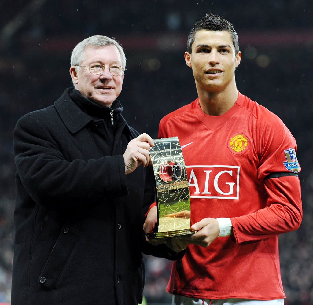 Footballtweet's tweet photo. Rio Ferdinand: "Cristiano Ronaldo would never have returned to Manchester United if he hadn't spoken to Sir Alex Ferguson." https://t.co/HmwowyrpMX