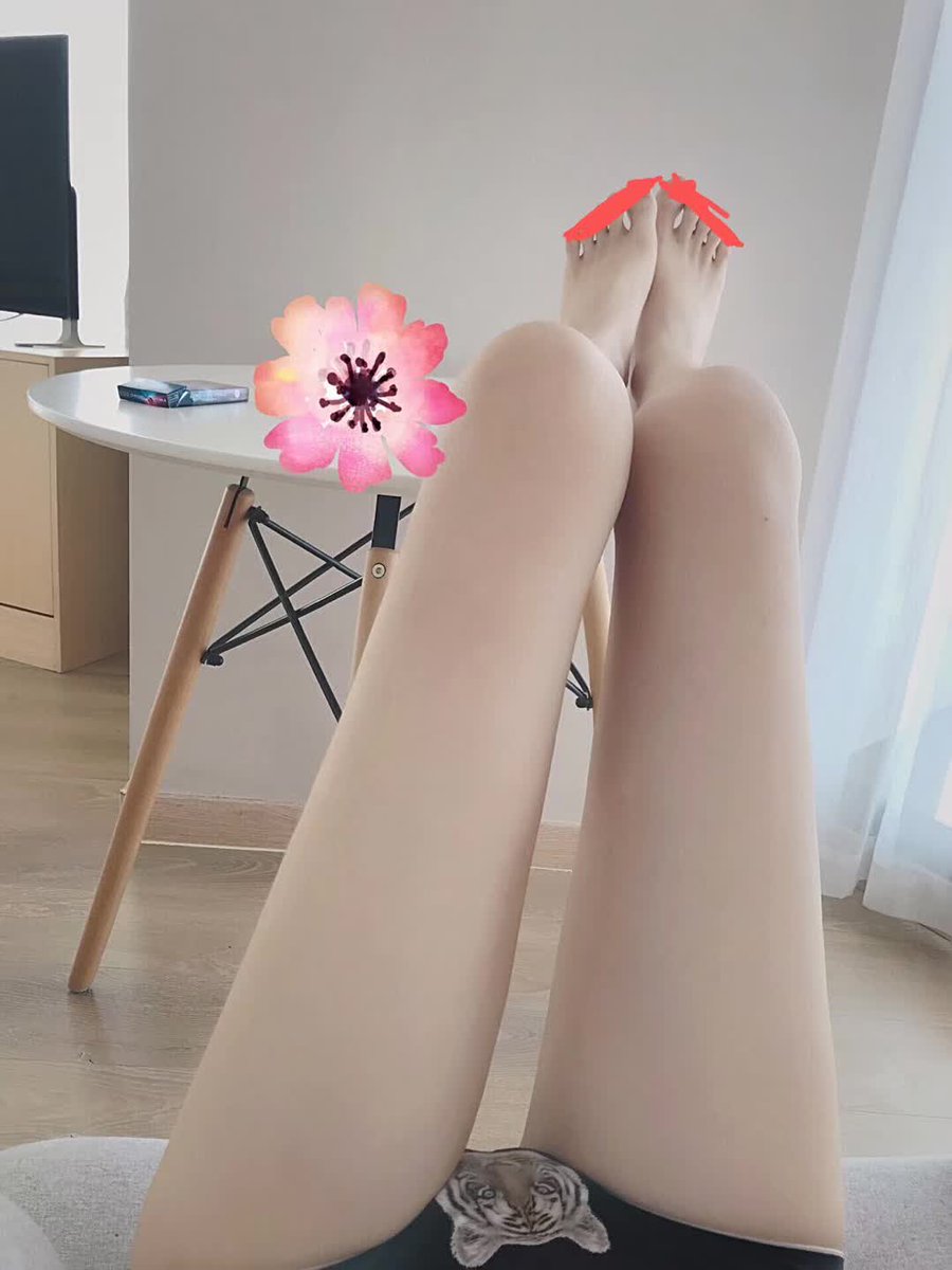 AbTe0000's tweet photo. 给你们看我新涂的指甲油😁 https://t.co/9IefEFybDy