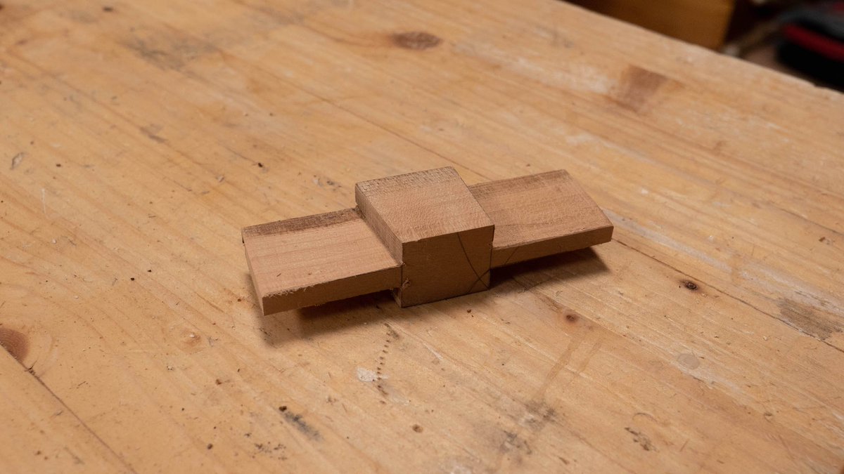 commonwoodwork's tweet photo. This guide will show you how to make the handy, reusable template which will help in dovetail layout to save time and ensure accuracy. Once you have made one, test it out by using our free Dovetail Course! https://t.co/Fv9dR03Prh https://t.co/tr1KSsgj98