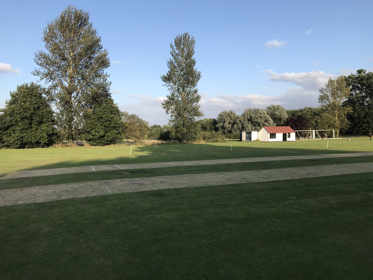 RayneCClub's tweet image. Job done for another season! Probably the best Friday evening of the whole year!!! Go well tomorrow chaps 👍