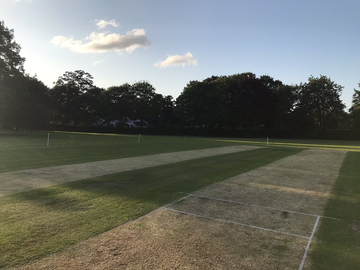 RayneCClub's tweet image. Job done for another season! Probably the best Friday evening of the whole year!!! Go well tomorrow chaps 👍