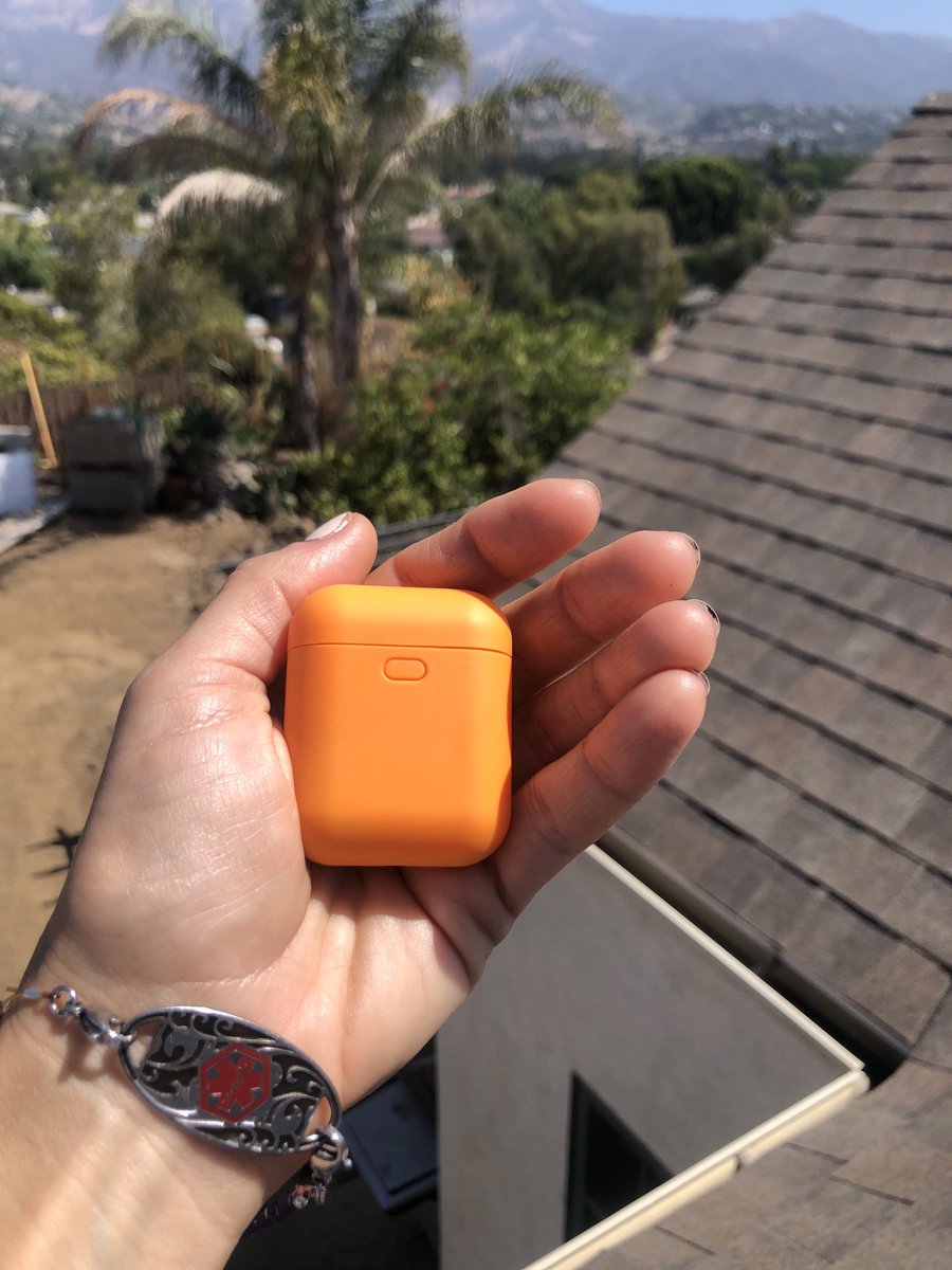 AmyDBMine's tweet photo. I just started on #OrangeLink and couldn’t be happier! No more funky mini USB cables and nightly charging. Plus it came with backups so I’m all set.

HUGE THANKS to ⁦@jlucas⁩ &amp; the #WeAreNotWaiting community!

#diabetes #DOC #T1D https://t.co/hnvysNT3Kp