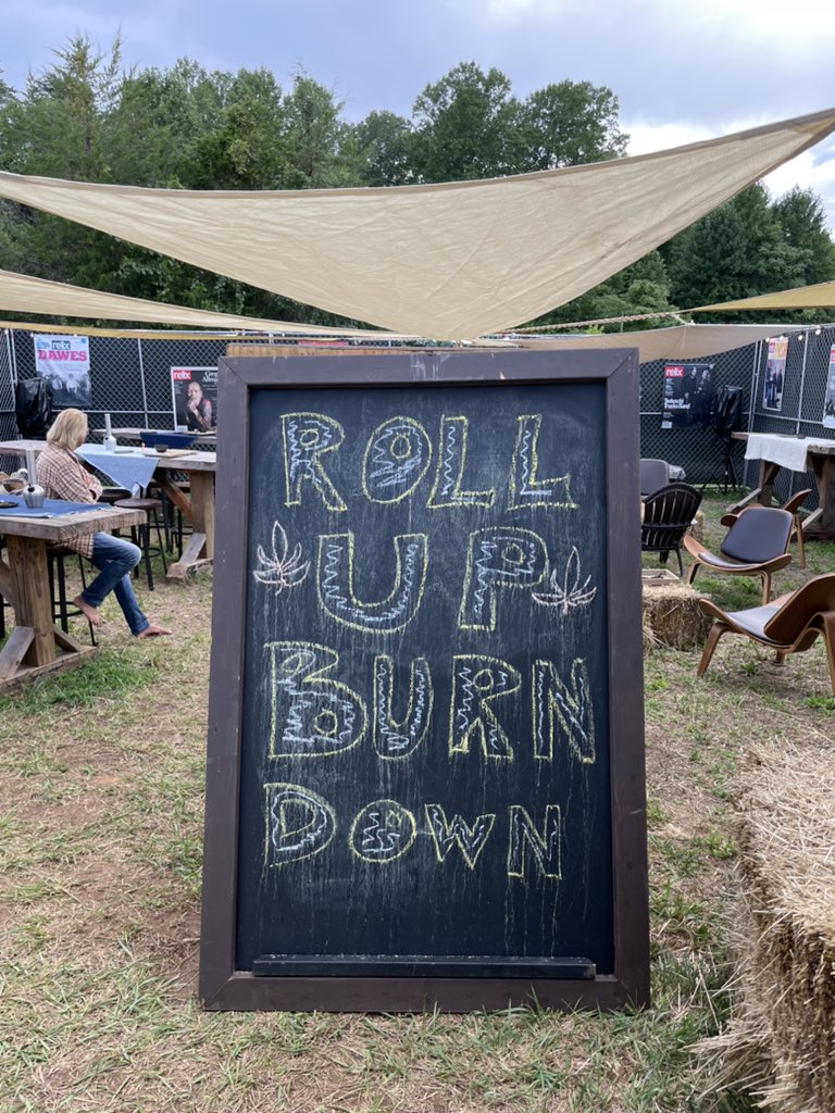 LOCKNFarm's tweet photo. Get in on the fun and freedom at Willie’s Joint! Grab your circle of friends and pass by this ultimate chill space next to the Showfield. CBD infused iced coffee, Chill Steel Pipes, and the coolest vibes. Happening now! #williesjoint #williesreserve https://t.co/43HxAoQvsk