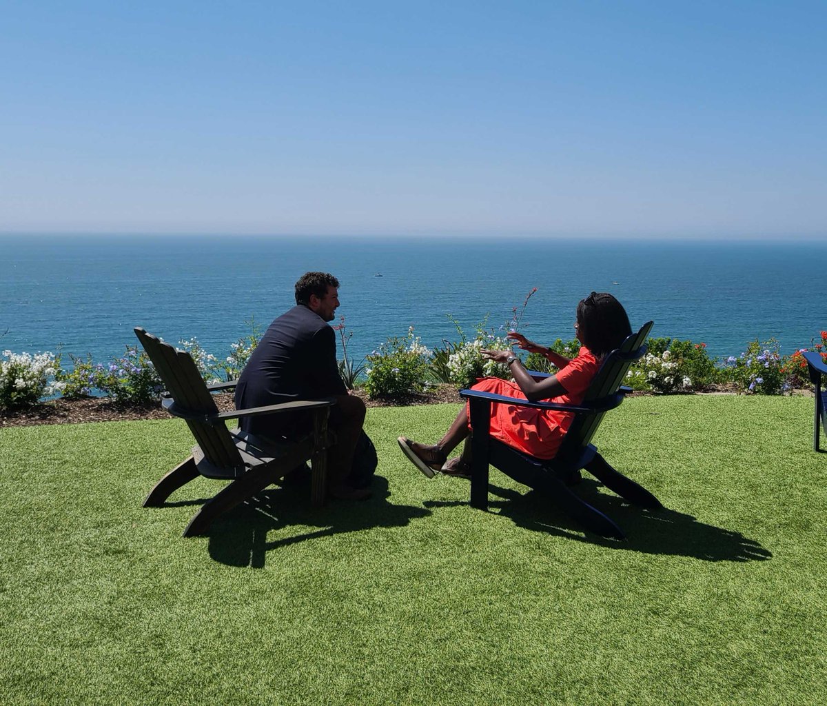 Behind the scenes of an interview at #HESummit between <a href="/HealthEvolution/">Health Evolution</a>’s <a href="/GabrielSPerna/">Gabriel Perna</a> and our CEO @FeyiOlopade: Stay tuned for a future story on how CancerIQ is successfully integrating #genomics into routine care!