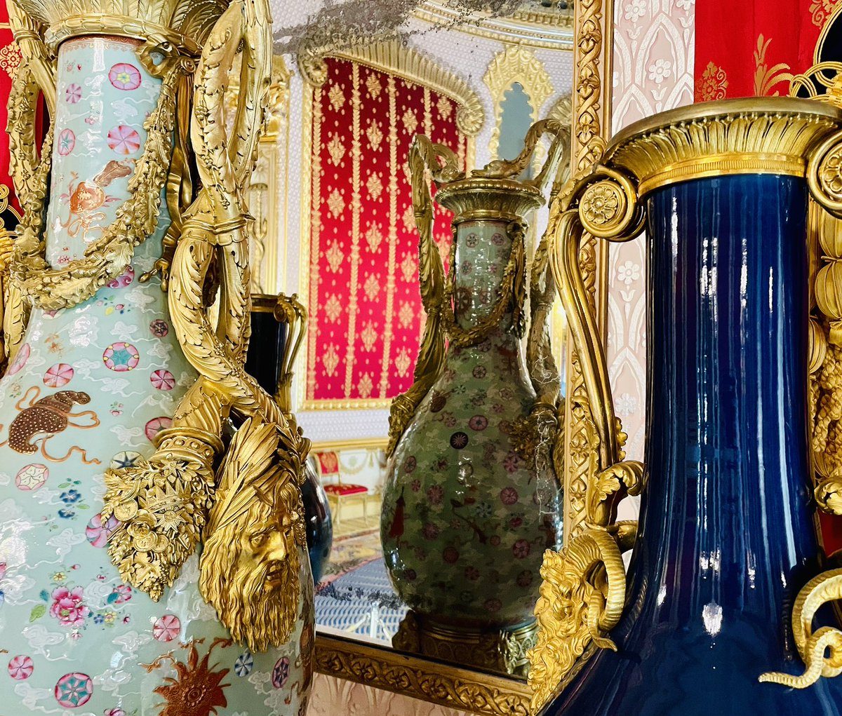 Naomi_Daw's tweet photo. @AppletonMuseum @HBPlantMuseum Did… did someone say vases? #GiantObjectsInMuseums https://t.co/X1UyEgxJoZ