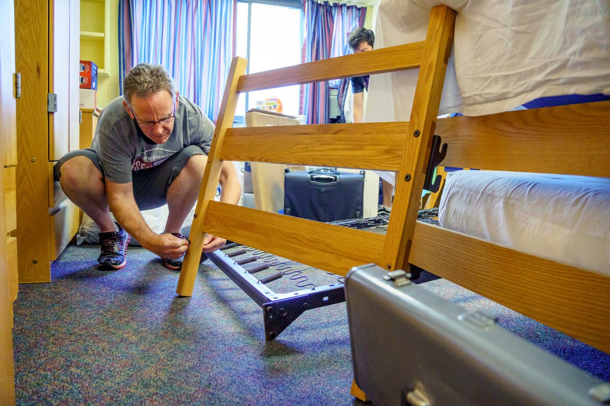 RoseHulman's tweet photo. They're here! It's Move-In Day for the rest of the Class of 2025 -- the largest incoming class in RHIT history &amp; a 17% increase from last year! We hope you have looked forward to this day as much as we have. #rosehulman #rosegetsme https://t.co/vzjqq6Uvmv