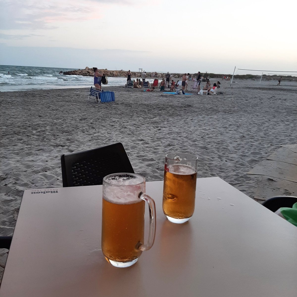 AcolitoC's tweet photo. A beer with @poetpinkpop https://t.co/l3lkURyQKx