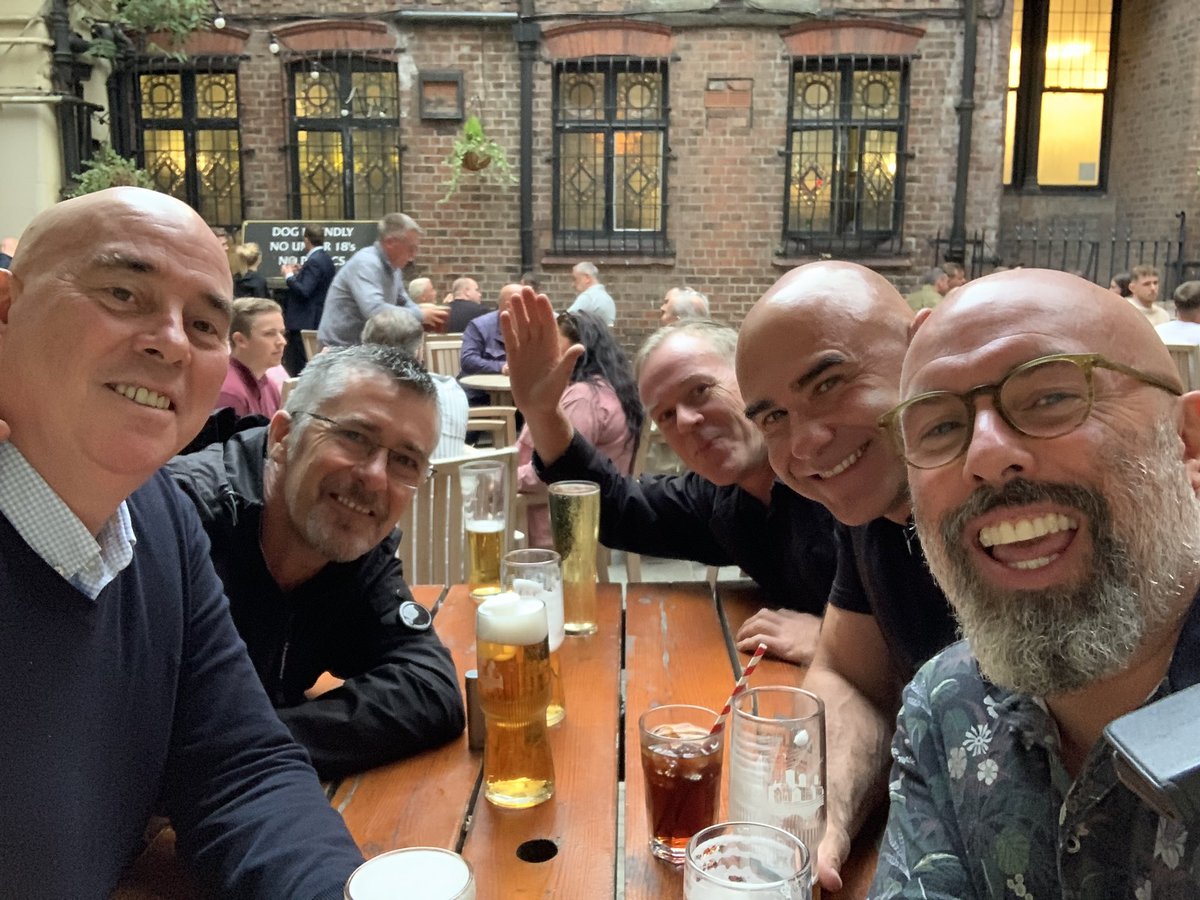 30 years ago today i joined the fire service in Liverpool. There were 20 of us. Tonight we managed 5 bu the stories are ace. The job made me what I am today. A bit of a twat! Happy memories with some great old friends.