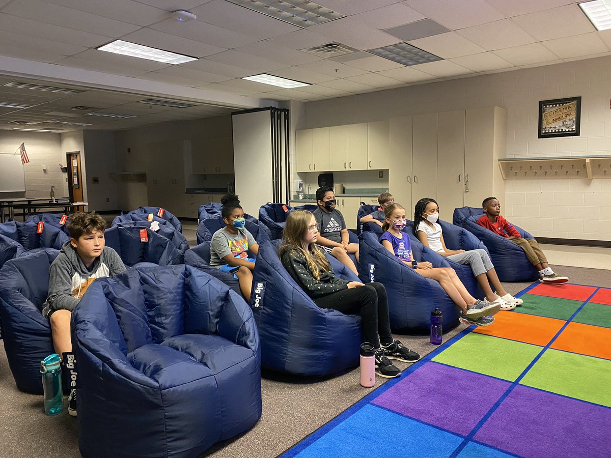 MyersRoom's tweet photo. 5th graders loved our Virtual Field Trip room! We had a guest speaker that helped students understand stocks &amp; investing. The students had a lot of questions, but are excited about investing with The Stock Market Game! @CobbAlp @Acworth_ES @Team_AcworthES #lovetothinkhere https://t.co/pp9jfARwm3