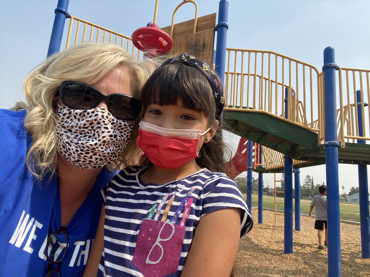 There’s nothing like a good ‘ol selfie. 😷#lovemycomets <a href="/CleoComets/">Cleo Gordon Comets</a>