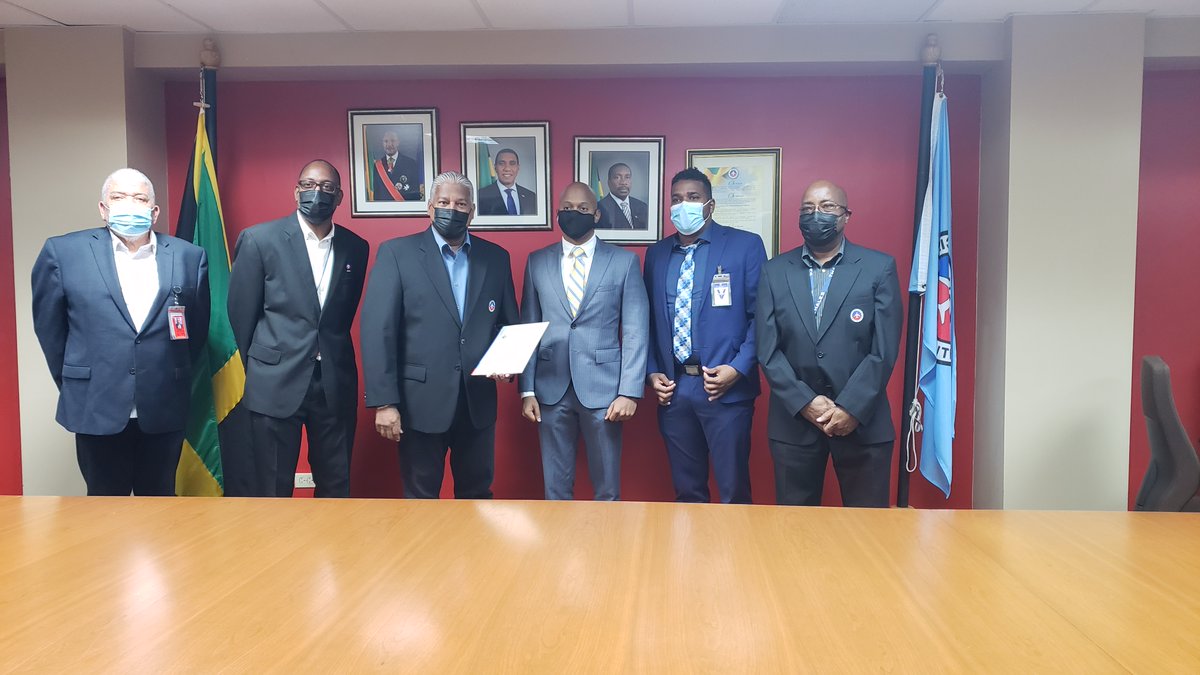 JCAA_NEWS's tweet photo. The JCAA Congratulates the Aeronautical School of the West Indies on their recent certification by our Flight Safety department, as an approved training organization (ATO) providing #flighttraining. #continuetosoar 🇯🇲✈️@aeroclub_wi https://t.co/jUBmV9NJZL