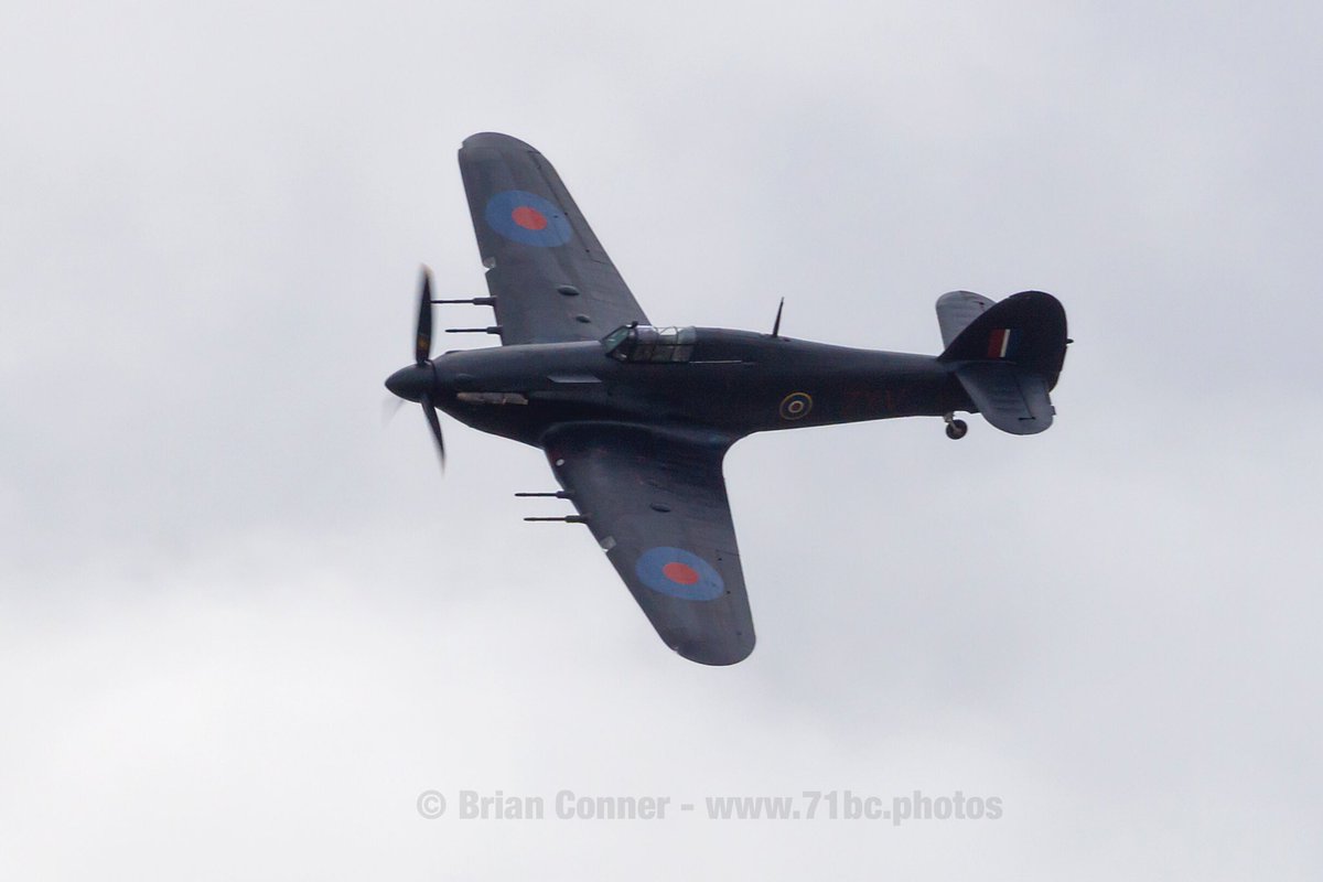 BroConner's tweet photo. Always a beautiful sight.
@ClactonAirshow @RAFBBMF
#spitfire #hurricane #Clacton150 #bbmf #AvGeek #aviationphotography #71BC https://t.co/pRCyiKkouD