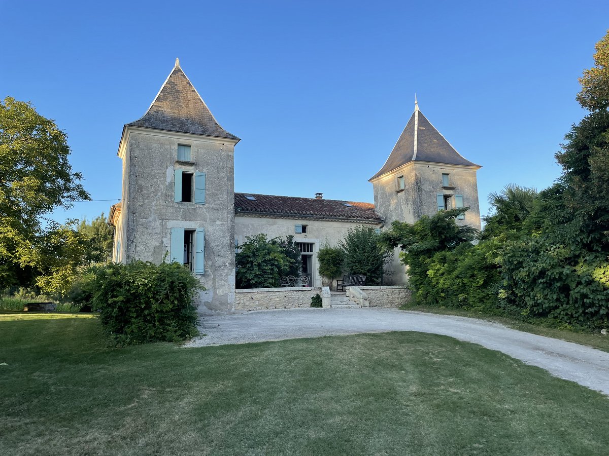 mikehamer's tweet photo. Away for a cheeky long weekend in south west France, joining friends who are already here. Gin and wine flowing nicely. https://t.co/p1FmDIPoHY