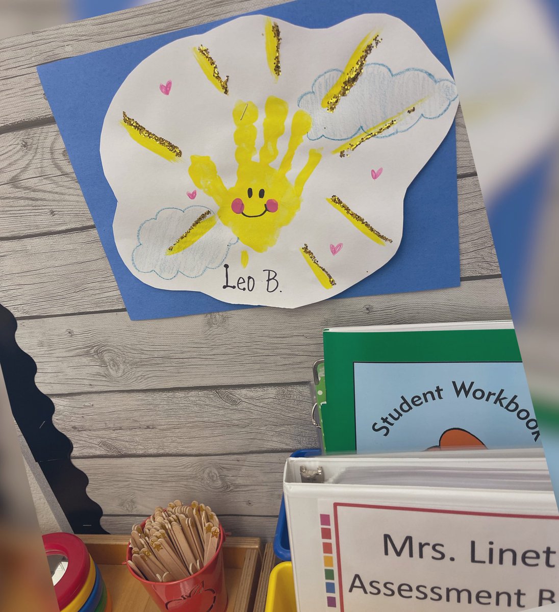 Behind every little handprint there’s a little scholar with a Big heart full of love &amp; a very bright future! Our Ss really make our lives soo much brighter!☀️❤️ 🖐 #MCC_FUESD