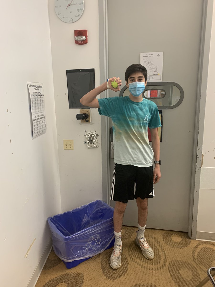 Janineneno's tweet photo. Someone practiced over the summer MEHDI @SandburgHS @DSmithCSHS #recycleball #advisory #teambuilding https://t.co/MkuU8omGN4