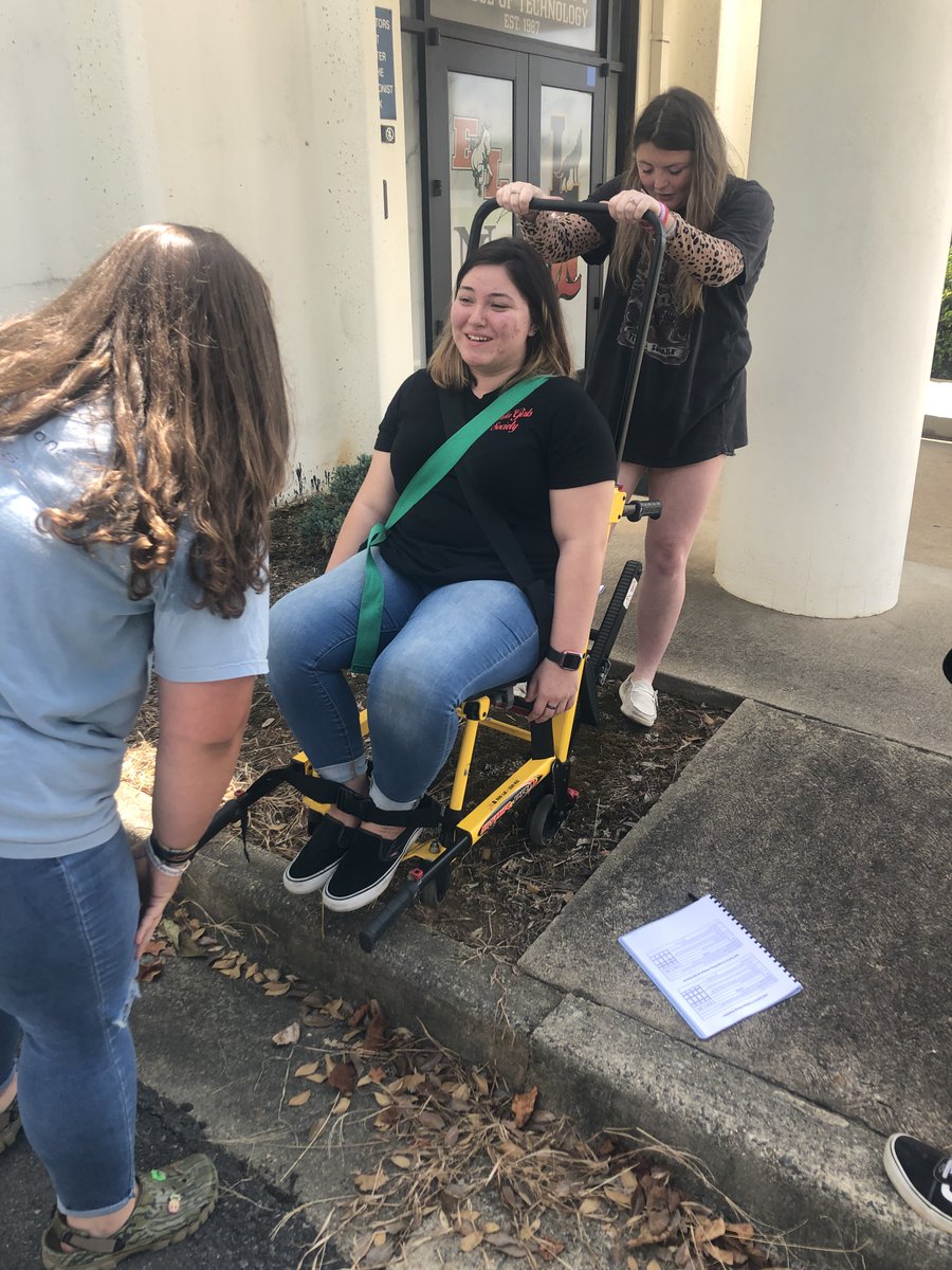 LincolnCTE's tweet photo. The EMT I class at LCST practicing lifting and moving patients.  Thank you Lincoln County EMS and Michelle Paget for assisting and practicing these skills with the students.
#LCSCreatingANewPath
#NCSchoolsRiseToShine
#lcst
#LCSCTE
#CTEforNC https://t.co/jhW0ImYWzK