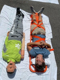 LincolnCTE's tweet photo. The EMT I class at LCST practicing lifting and moving patients.  Thank you Lincoln County EMS and Michelle Paget for assisting and practicing these skills with the students.
#LCSCreatingANewPath
#NCSchoolsRiseToShine
#lcst
#LCSCTE
#CTEforNC https://t.co/jhW0ImYWzK