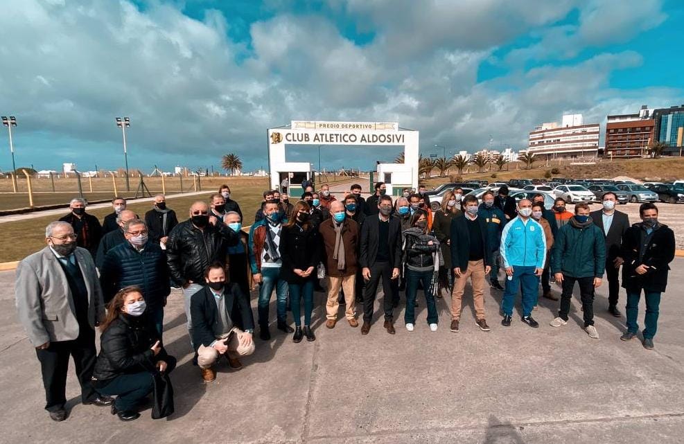 jmcheppi's tweet photo. En el @clubaldosivi tuvimos una reunión de trabajo con clubes de diferentes disciplinas deportivas de Mar del Plata.

También nos acompañaron los representantes olímpicos marplatenses Lele Usuna por Surf y Emmanuel Lucenti por Judo. 🇦🇷 https://t.co/cnI4Li1VLT