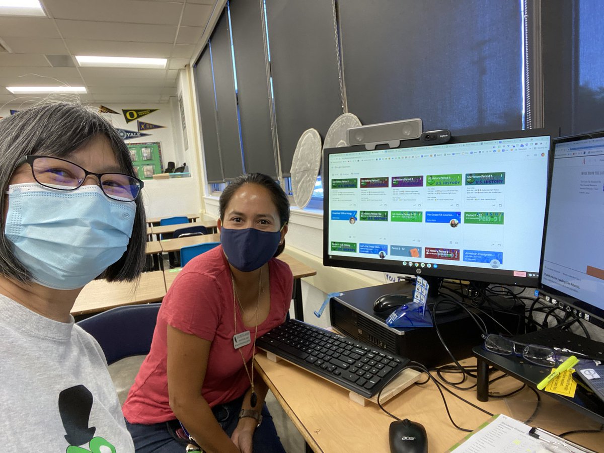 HistoryFrog's tweet image. It’s a #FrogtasticFriday🐸 when you can collab with a #Frogtastic🐸 @ArcadiaUnified coach @lantonha 💚 @FirstAveMS #BetterTogether