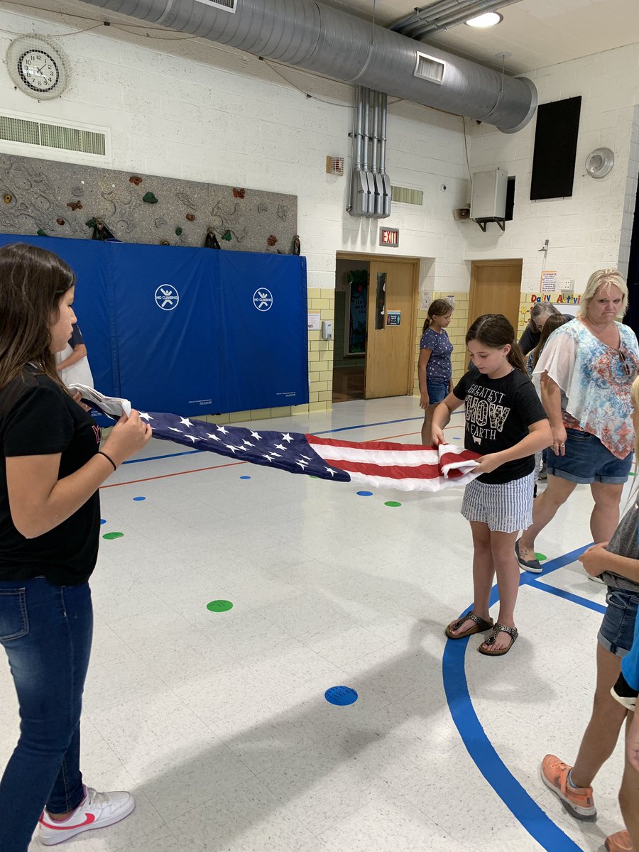 Slammer18's tweet photo. 5th grade students practicing how to fold the #UnitedStates flag. They’ll be raising and lowering the flag for the school year. “We respect our flag b/c of the people who served our country” said Sheriff Brewer. #respect #USA https://t.co/sx9j2JxRRZ
