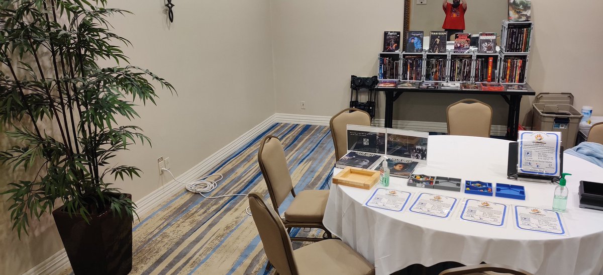 trentin_cb's tweet image. Hanging at #crypticon with @Alexandria_RPG at Double Tree in #seatac !! We have dice bags and stickers!!