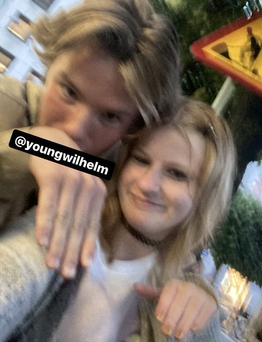 edvinua's tweet photo. 📸 | Edvin with a fan tonight!

via youngwilheIm https://t.co/SLSI9gjIfx