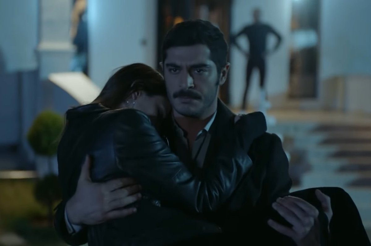 Avcı, asıl avın kendisi olduğunu bilmeden kuzusunu kollarken.
#Maraşlı #MahCel