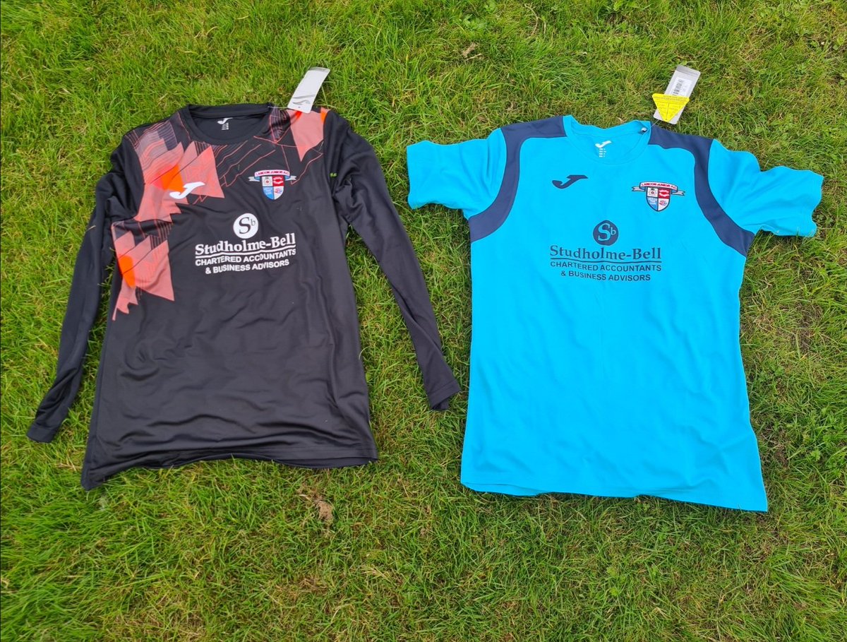 Huge shoutout and special thank you to @studholmebell and Richard Barnes for re-sponsoring our u12s girls match day kit. 
Another kit supplied by @Galaxy_Football.
@JfcLancon 
@charleyy_96
@PdplGirls
@GirlsFootballNw
#lanconforlife