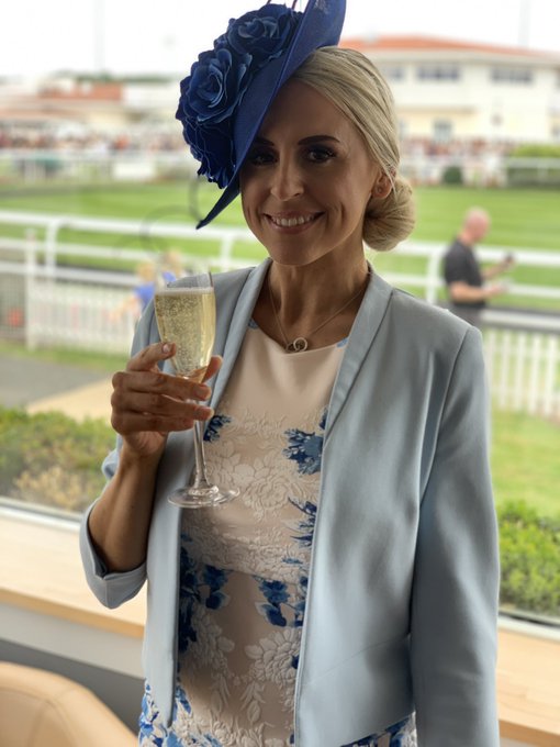 Some pics from yesterday #races #ladiesday #HorseRacing https://t.co/KnJx1jusrQ<a href="/tag/races"class="tags">#races</a><a href="/tag/ladiesday"class="tags">#ladiesday</a><a href="/tag/horseracing"class="tags">#HorseRacing</a>