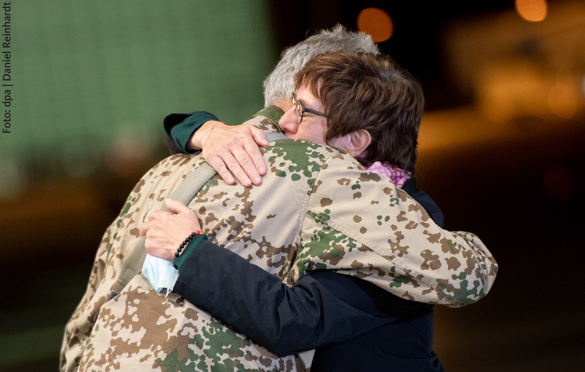 CDU's tweet photo. Gerade heute, anlässlich der Rückkehr unserer Bundeswehr aus Afghanistan, gilt, was @akk sagt: „Ich möchte ein Deutschland, das ein wärmeres und ein respektvolleres Verhältnis zu seinen Soldatinnen und Soldaten hat. Auch die @bundeswehr ist der Freiheit Unterpfand.“ https://t.co/GOs4GUSiEt