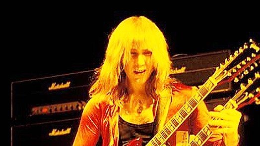 Happy birthday ALEX LIFESON!
(August 27, 1953) 