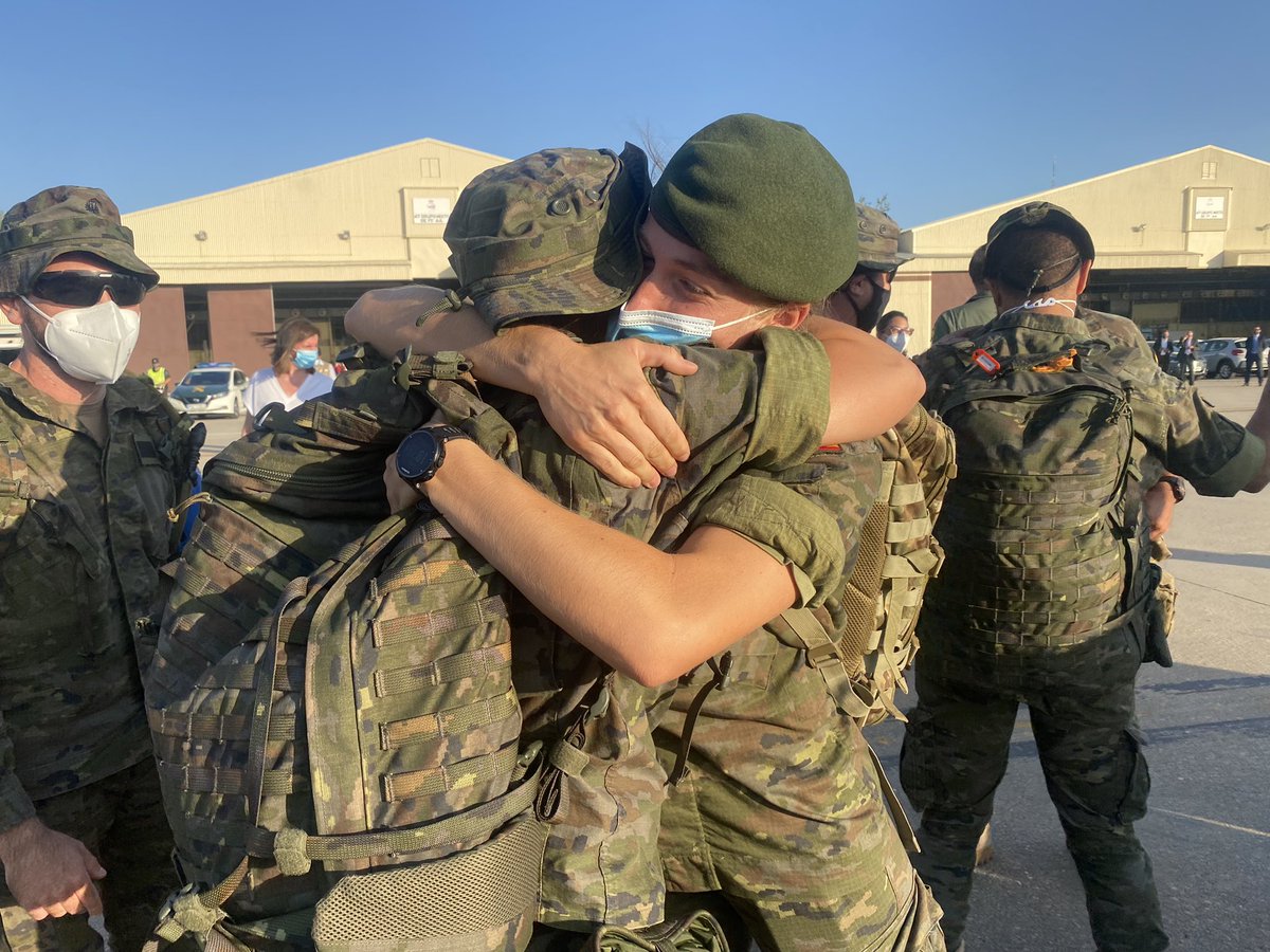 Defensagob's tweet photo. Bienvenidos!!. Una parte importante de nuestros militares 🇪🇸han llegado hoy a la Base de Torrejón tras participar en la misión de evacuación de personas de Afganistán. Grandes!!! Un gran trabajo👍👍👍 https://t.co/TuSDzIqRQC