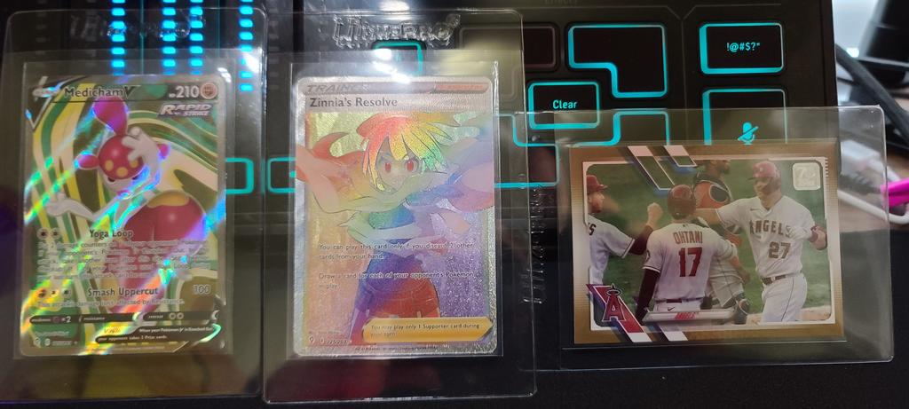 jeffthrowcards's tweet photo. Follow/like/retweet

Winner selected in stream tonight.

Two evolving skies cards and then a gold numbered Topps card. https://t.co/i9ZXq5GEJc