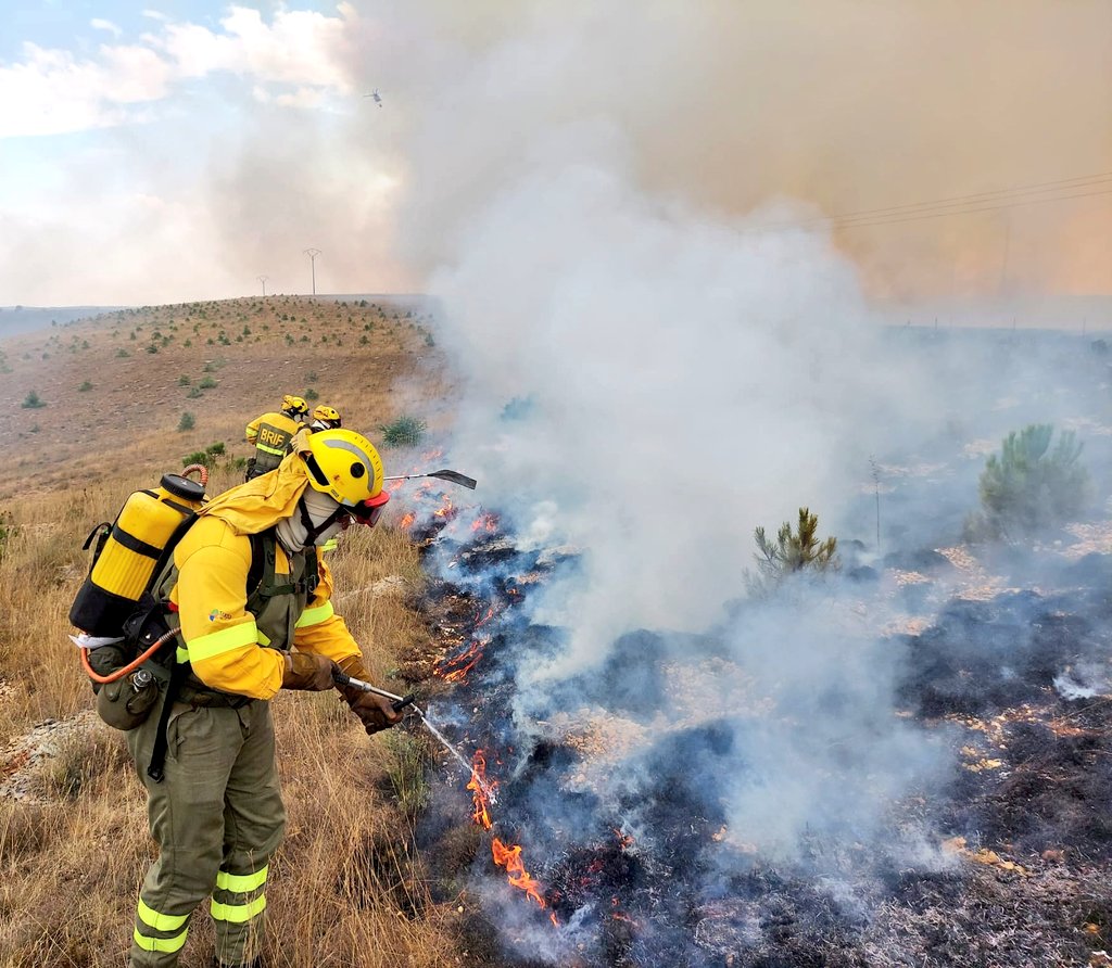 AT_Brif's tweet image. 🔴PARTE DE INTERVENCIÓN 27/08/21➡️1 #BRIF de @mitecogob ha intervenido en 1 IF

🔥#IFMasa BU
👨‍🚒@briflubia

Buenas noches os dejamos con unas imágenes📸de la intervención BRIF Lubia hoy en el incendio forestal de Páramo de Masa.

Somos #BomberosForestales BRIF de @mitecogob💪👨‍🚒⛏️