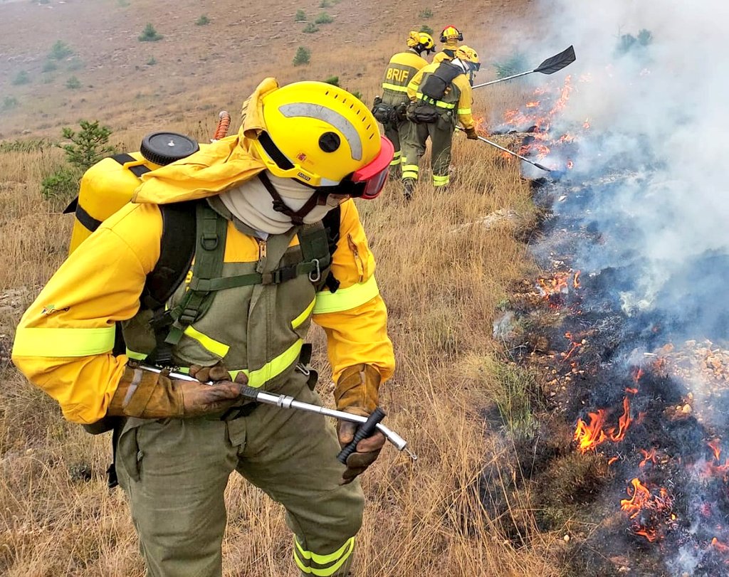 AT_Brif's tweet image. 🔴PARTE DE INTERVENCIÓN 27/08/21➡️1 #BRIF de @mitecogob ha intervenido en 1 IF

🔥#IFMasa BU
👨‍🚒@briflubia

Buenas noches os dejamos con unas imágenes📸de la intervención BRIF Lubia hoy en el incendio forestal de Páramo de Masa.

Somos #BomberosForestales BRIF de @mitecogob💪👨‍🚒⛏️