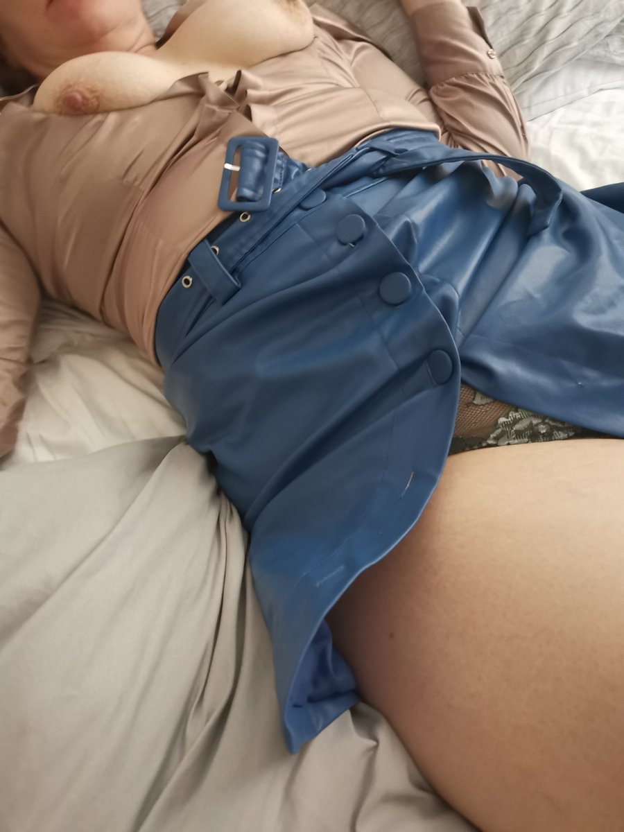 SlutSatin's tweet photo. @BoobsShopStore Looks like my skirt https://t.co/vkLPgNfhOz
