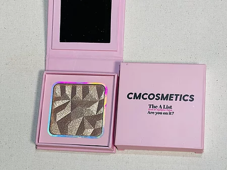 Our A list highlighters comes in 6 gorgeous shades that will literally be the highlight of your make up looks! Inspired by celebrities such as Beyonce, Ariana Grande, Demi Lovato, Latto, Rihanna, &amp; Jhene Aiko; you can't go wrong at the great price of $15
cmcosmetics.shop/product-page/t…
