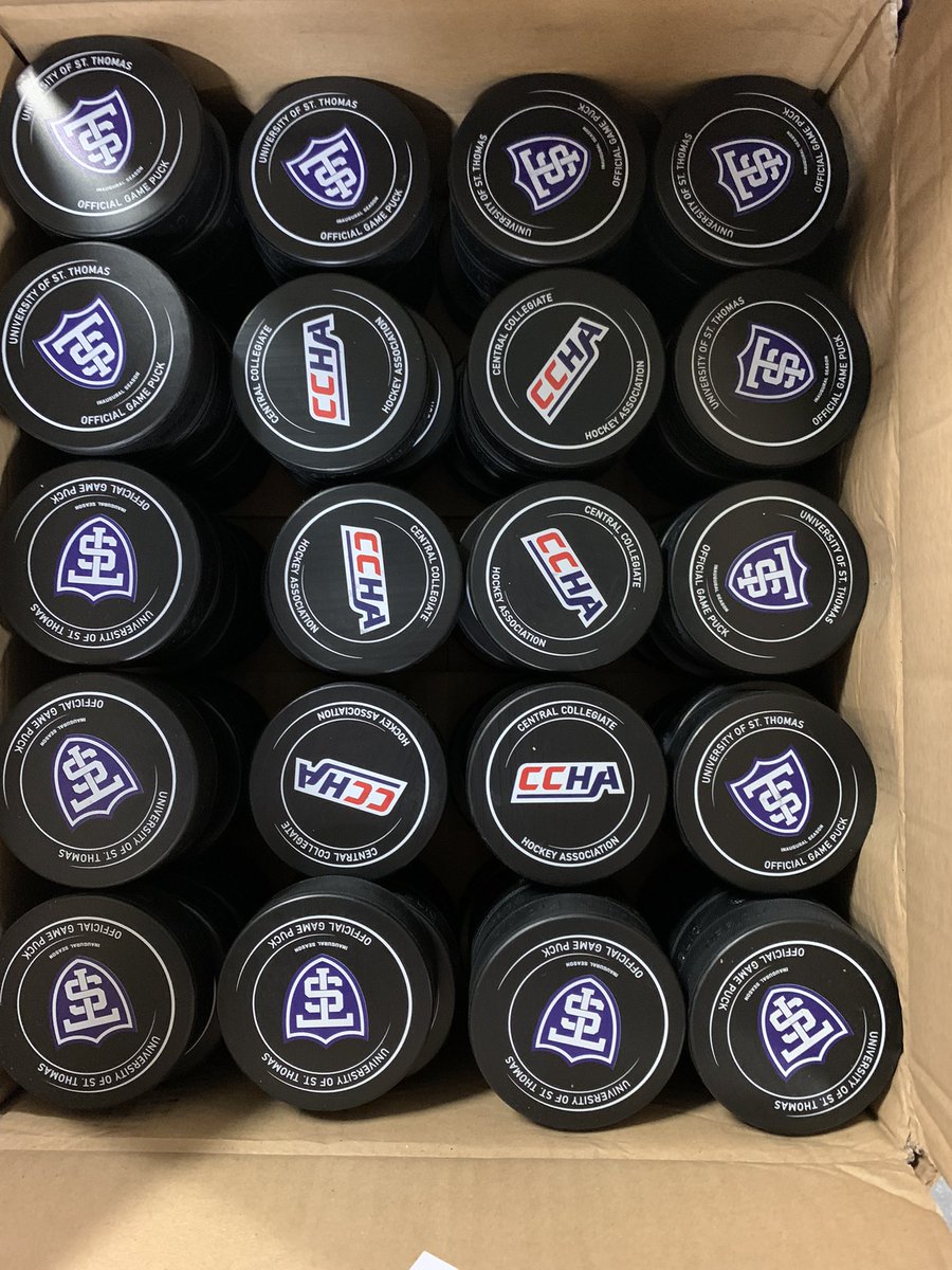 USTequipment's tweet photo. Some wholesome content for your feed 🏒🥅 @USTMensHockey https://t.co/aoK7xTXeLb