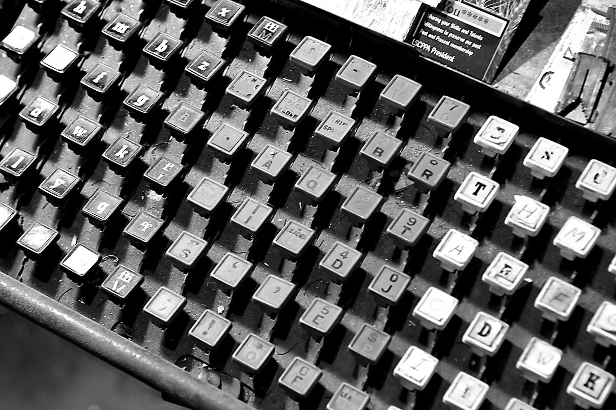 PCphoto's tweet photo. How we used to do it. #printing #leadtype #linotype #oldschool #hotlead https://t.co/g2XkFYVnzX