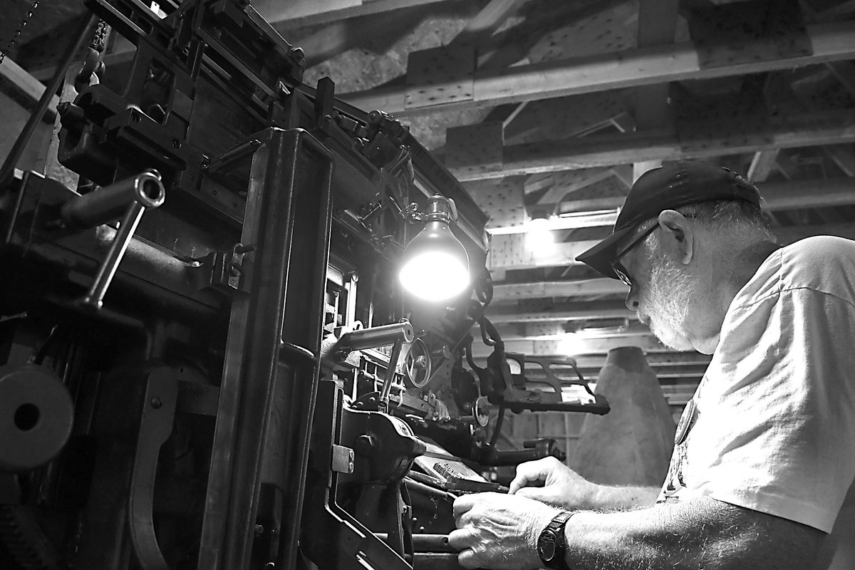 PCphoto's tweet photo. How we used to do it. #printing #leadtype #linotype #oldschool #hotlead https://t.co/g2XkFYVnzX