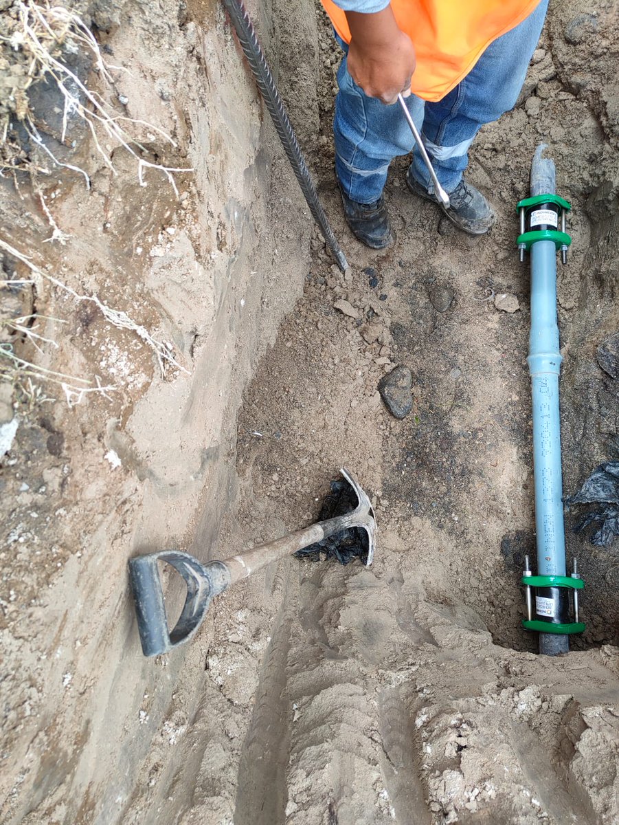 <a href="/OrlandoNunezA/">Orlando Nuñez</a> <a href="/zonalesquito/">Secretaría de Coordinación Territorial</a> Estimado señor concejal la fuga fue reparada ya por nuestros equipos que fueron alertados por los vecinos. Gracias nuevamente por su alerta.