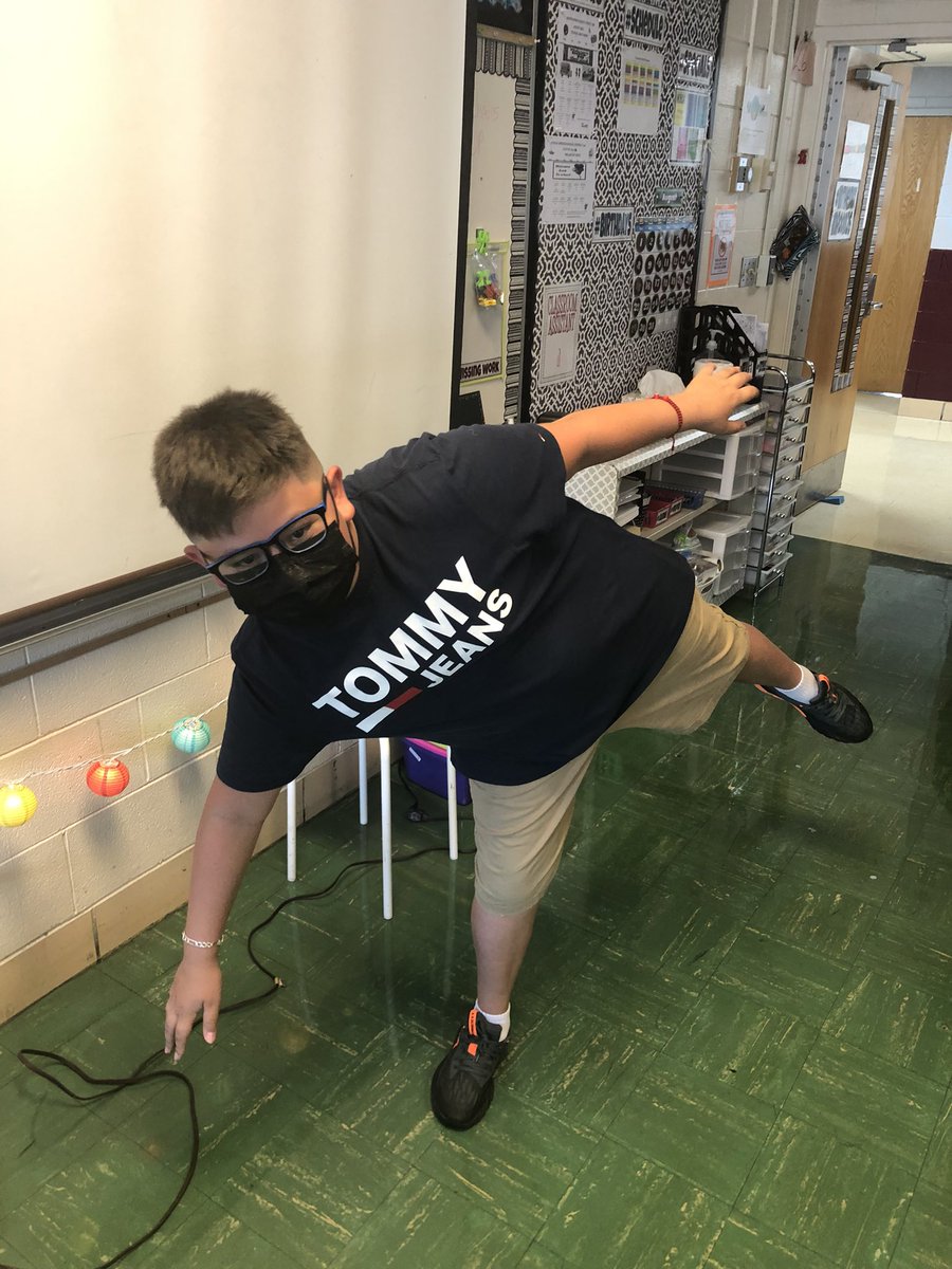 Had some kiddos come up and grow our minds by teaching us something new. We learned a Japanese saying, the proper stance in boxing, and tips for skateboarding to name a few. #growyourbrain #bvpride #d109pride #secondstep <a href="/BVGoBobcats/">Bridgeview School</a>