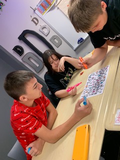 Mrs_Dedman's tweet photo. What does great group work look like? @OBMSbulldogs  #OuidaBest #BaleyBelieves #RCISDJoy #BulldogPride https://t.co/2sCqjMQ2jV