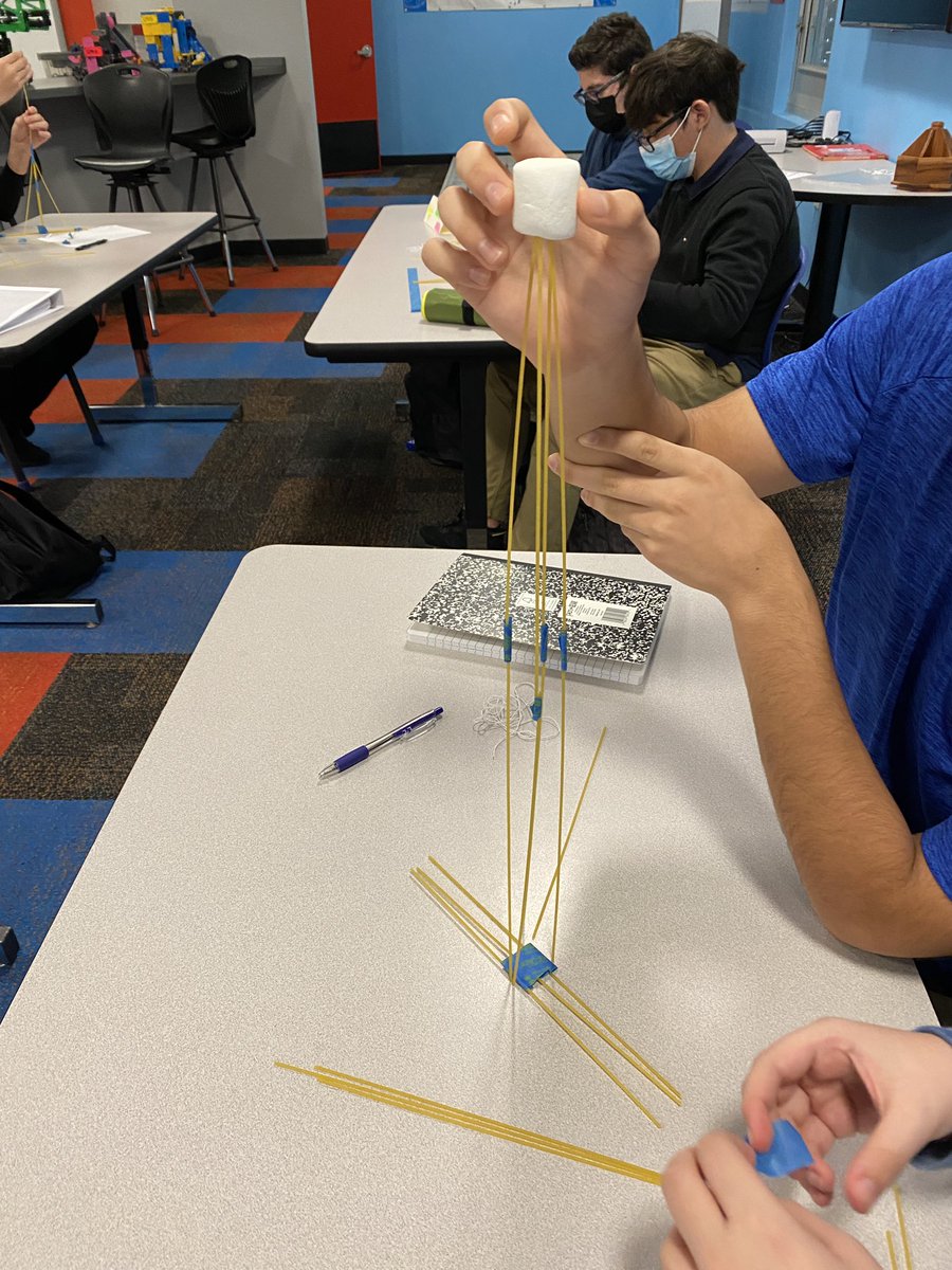 AdamsonHDMM's tweet image. Design challenge 2 lead to some more interesting results. Can’t wait to start our first Unit Project next week with this awesome group of students. #STEMis