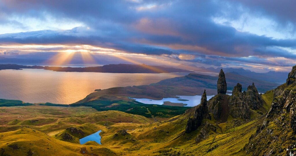 Sunrise over the Storr, Isle of Skye, Scotland! 💙🏴󠁧󠁢󠁳󠁣󠁴󠁿