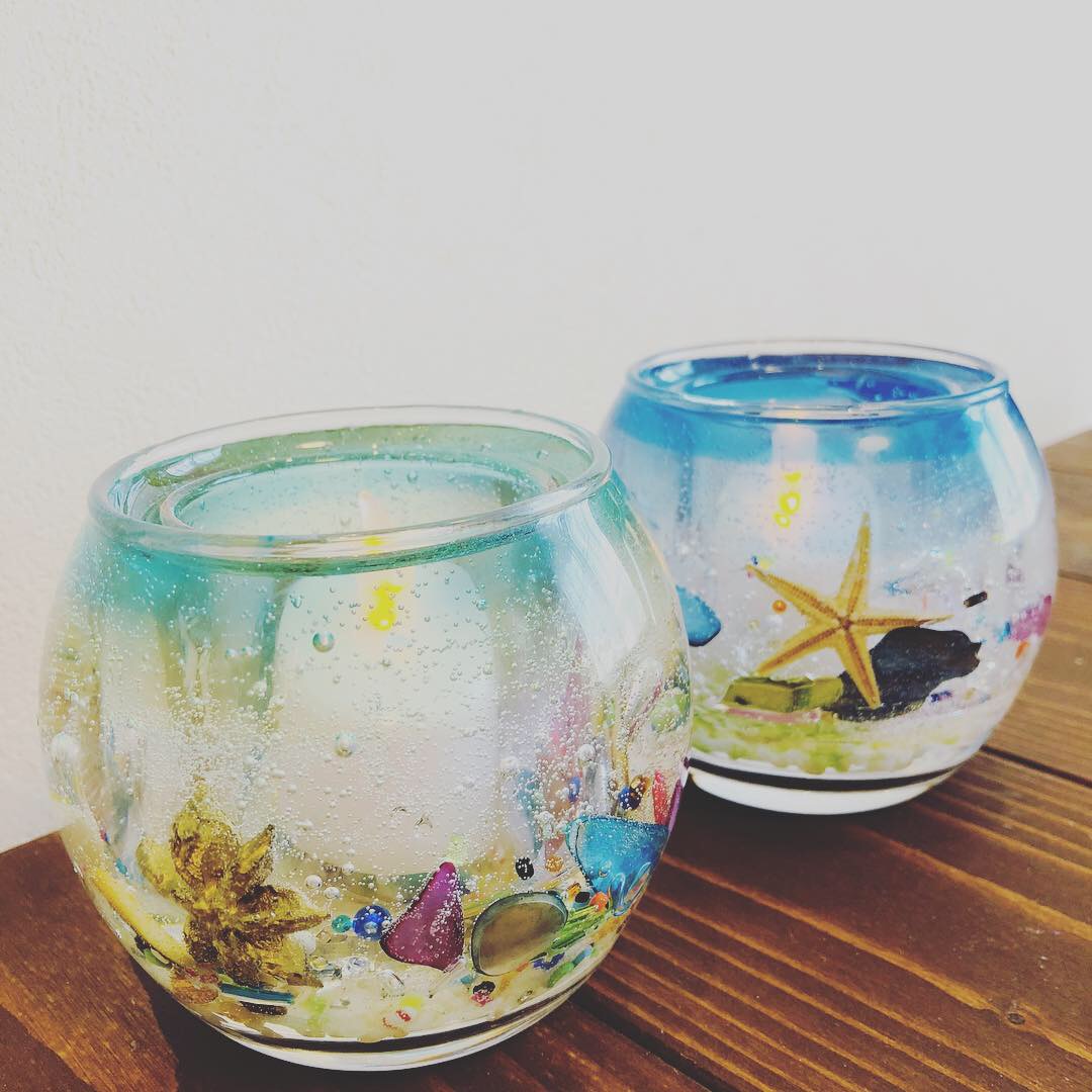 artfleama's tweet photo. 【参加者募集中】9/18(土)『世田谷アートフリマ presents 1DAY ワークショップ』
「ジェルワックスを使ったキャンドルホルダーづくり」では、キャンドルアーティストのasamiさんと一緒に、ジェルワックスに花やシェルの素材を閉じ込めてキャンドルホルダーを作ります。
https://t.co/BU7D8ALDlT https://t.co/xoGTMfSRyE