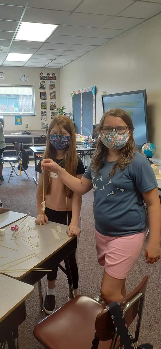 Ms. Johnson's 4th and 5th grade STEM classes enjoyed the challenge of building the tallest tower with marshmallows and spaghetti.  They learned to work as a team.
